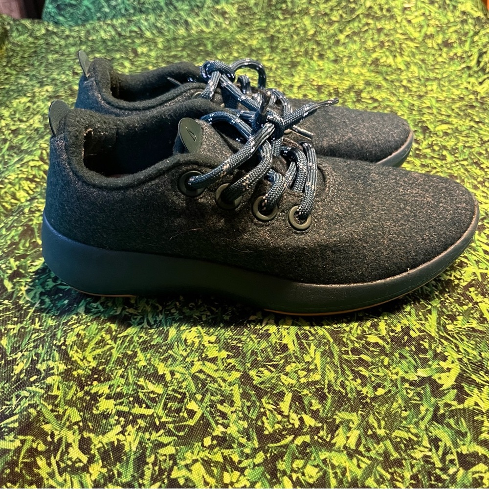 Allbirds Woolrunner Mizzles Womens size 6, Deep emerald ( Rugged khaki) sneakers
